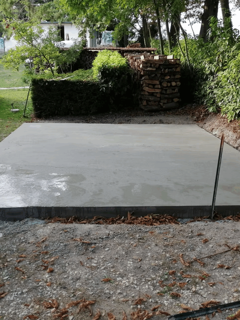 Coulage d'une dalle en béton pour une dépendance annex
