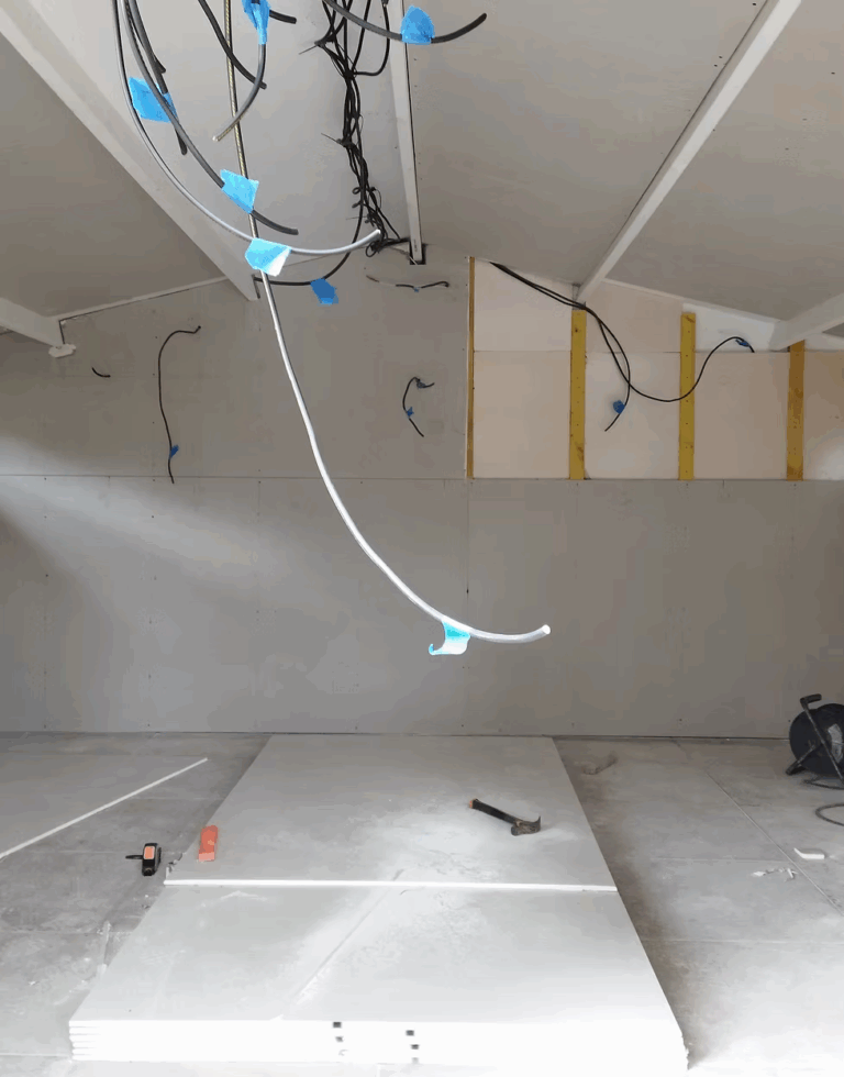 Pose de placoplatre et raccordement électrique d'une dépendance